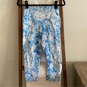 NWOT Lysse light pink & blue speckled print cropped leggings